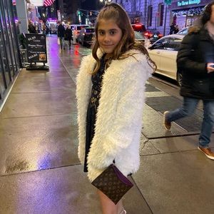 Meet your Posher, Isabella